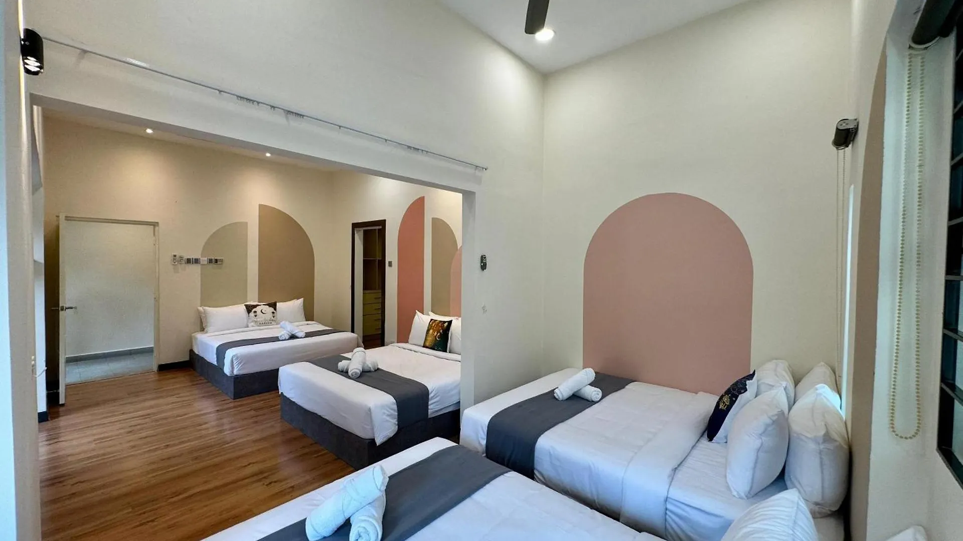 Corner New Private Pool Villa Near Sunway Up To 30 Pax Subang Jaya
